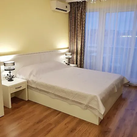 Strangerъ Apartment *